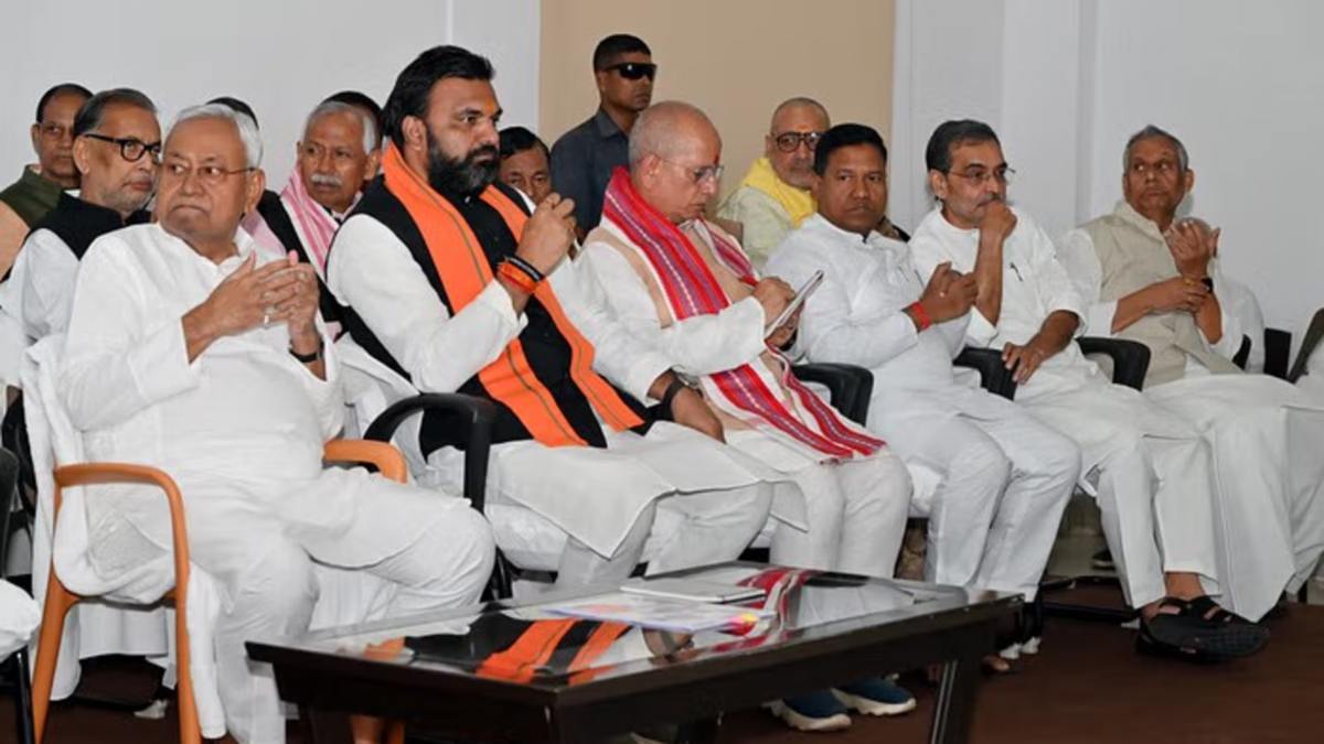 बिहार के सियासी गलियारे से बड़ी खबर, NDA के उप मुख्यमंत्री और मंत्री में जमकर हुई बहस