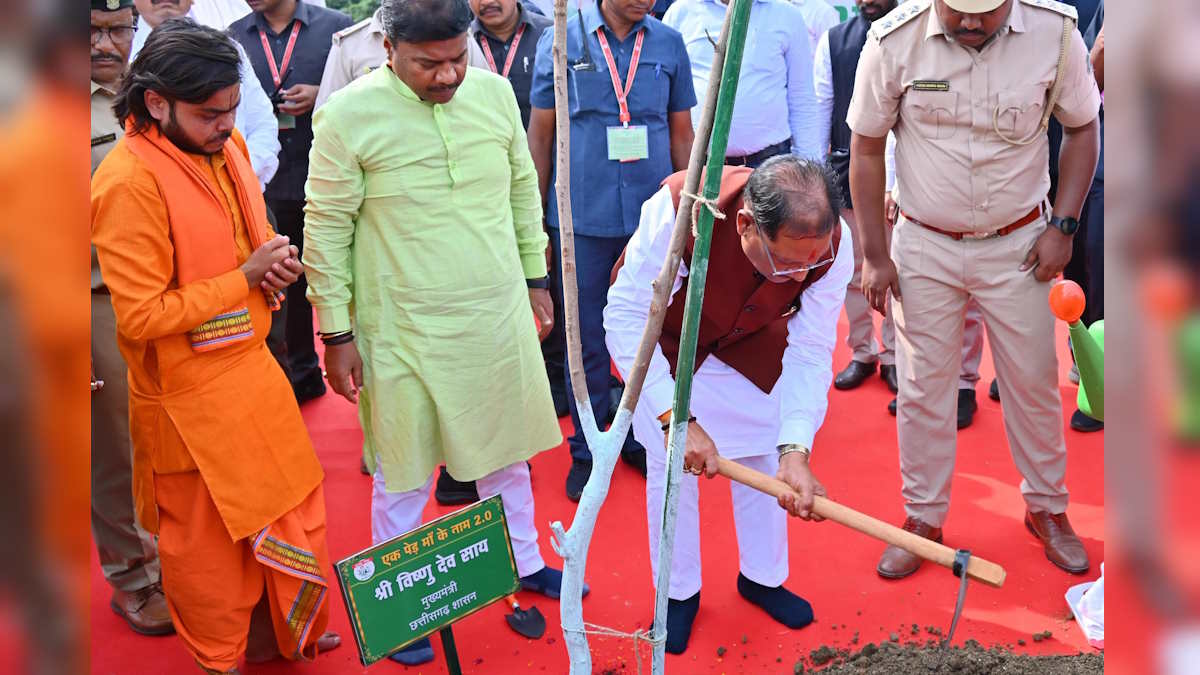 एक पेड़ मां के नाम : मुख्यमंत्री विष्णु देव साय ने नवीन विधानसभा परिसर में किया पौधरोपण