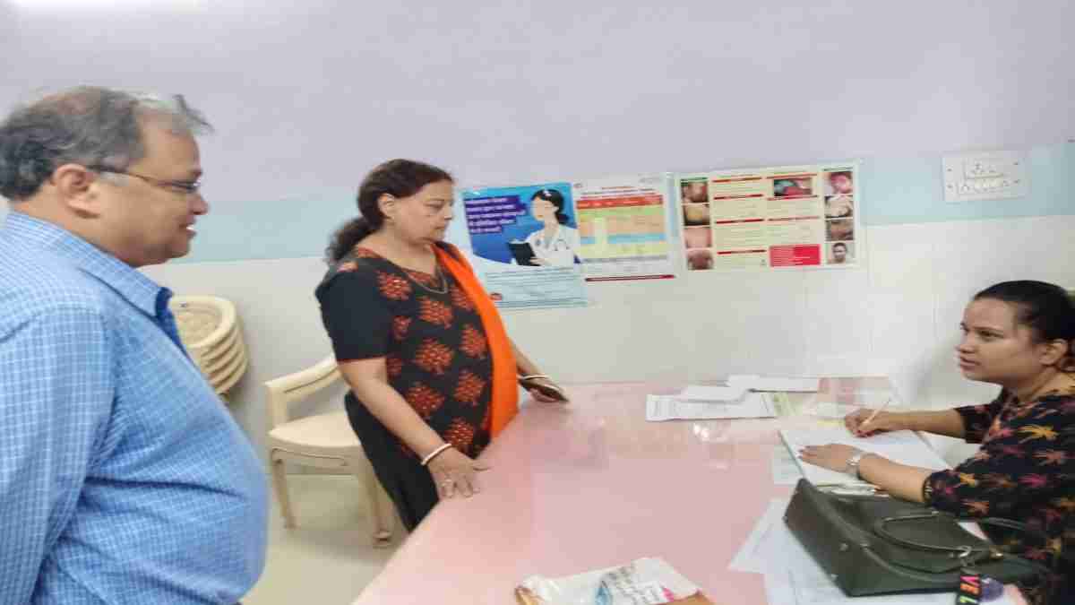 पद्मश्री सम्मानित डॉक्टर का ऐसा अपमान: अस्पताल ने पत्नी को रेबीज का इंजेक्शन लगाने कटवाए चक्कर, फिर किया इनकार