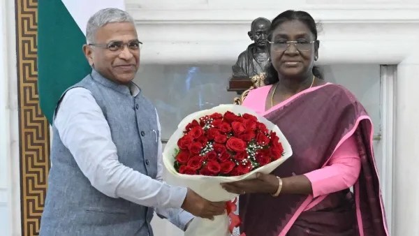 बड़ी खबर : जगदीप धनखड़ के इस्तीफे के बाद हरिवंश नारायण को बनाया गया कार्यवाहक सभापति, नई नियुक्ति होने तक संभालेंगे जिम्मेदारी