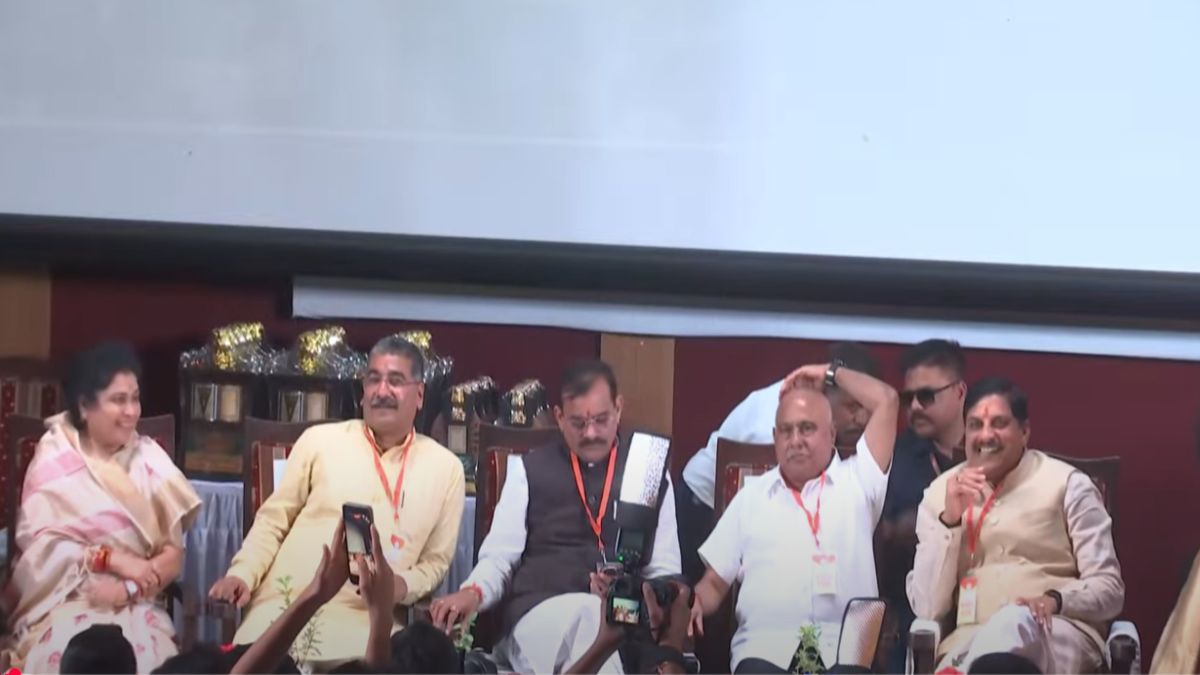 महिला मॉक पार्लियामेंट: डॉ मोहन बोले- ऑपरेशन सिंदूर हमने किया और नादान कह रहे नरेंदर ने सरेंडर कर दिया, हितानंद और हेमंत खंडेलवाल ने कही यह बात
