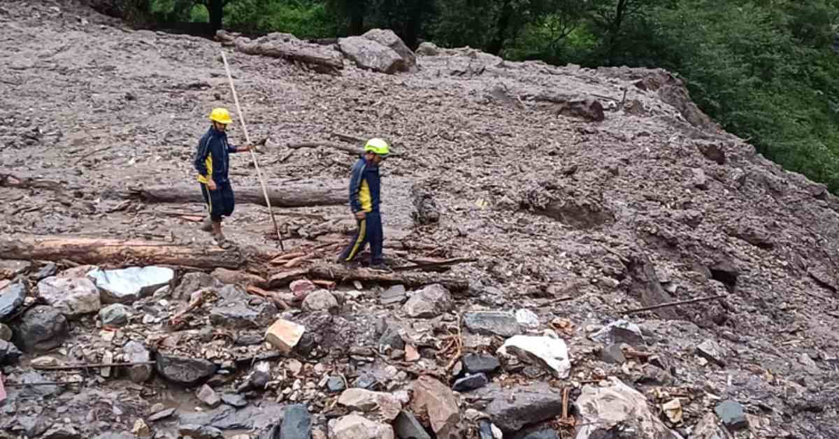 मलबे में जिंदगी की तलाशः बादल फटने से 7 लापता मजदूरों की तलाश जारी, मौसम डाल रहा खलल
