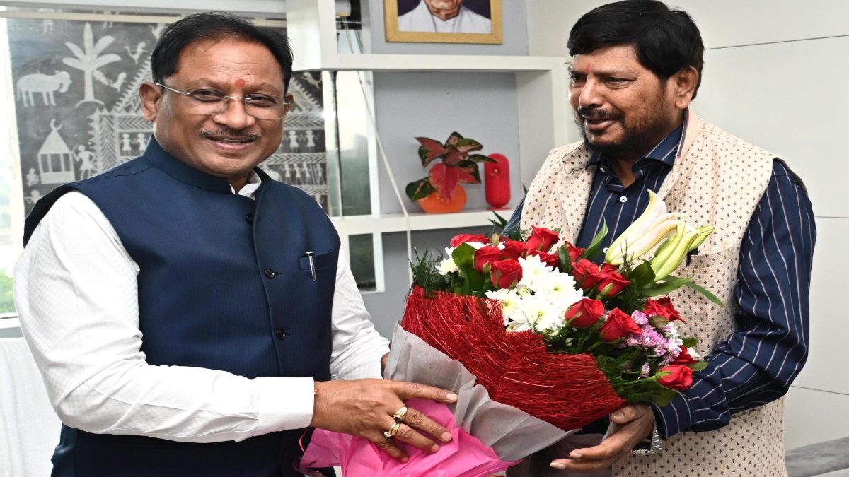 सीएम विष्णुदेव साय से केंद्रीय मंत्री रामदास अठावले ने की मुलाकात, सामाजिक कल्याण योजनाओं पर हुई चर्चा