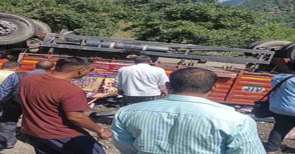 मौत की यात्राः ट्रक में सवार होकर जा रहे थे 15 कावड़िए, तभी हुआ कुछ ऐसा कि मच गई हाहाकार, मंजर देख लोगों की कांप गई रूह