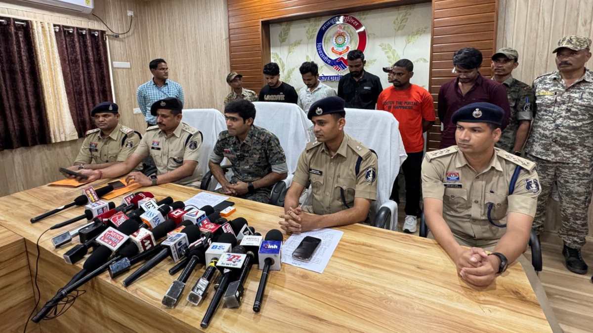 Cyber Frauds: 11 राज्यों में करोड़ों की ठगी करने वाले 5 अंतर्राज्यीय ठगों को पुलिस ने दबोचा, 1 करोड़ 70 लाख का लगाया था चूना…