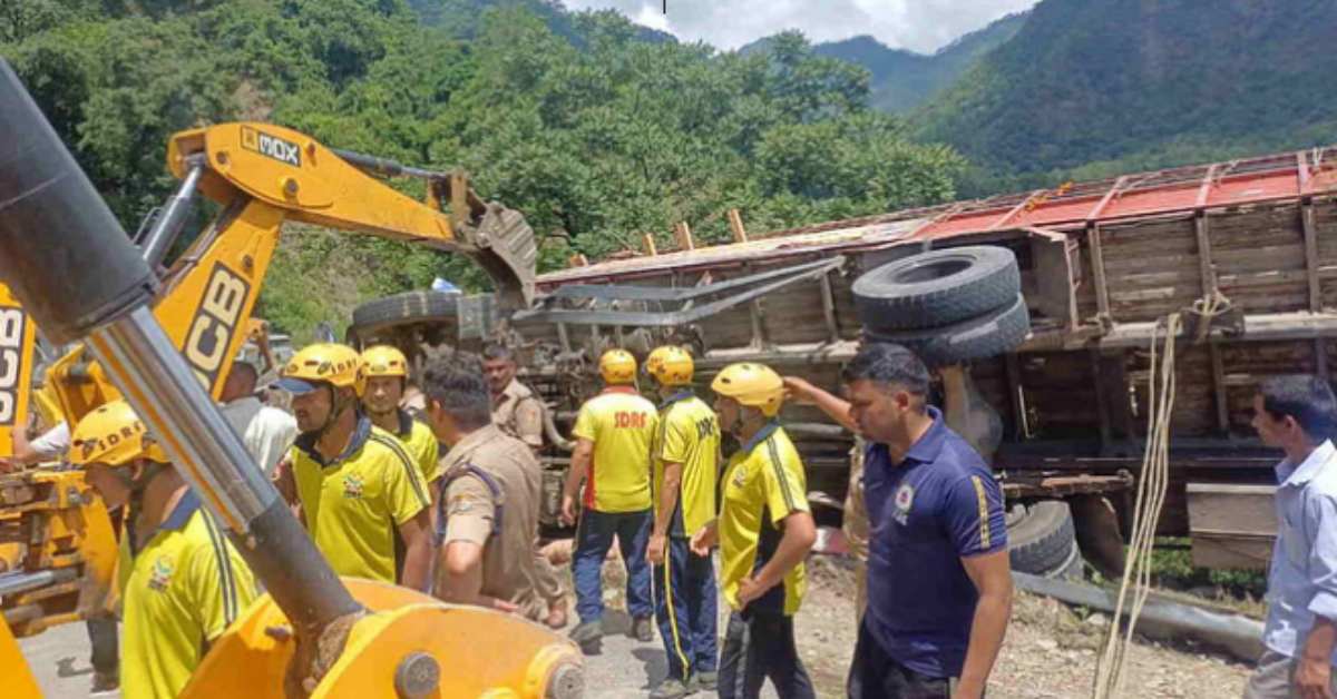 यात्रा बनी ‘अंतिम यात्रा’: ट्रक में सवार होकर जा रहे थे 15 कावड़िए, वाहन के पलटने से 3 लोगों की उखड़ी सांसें