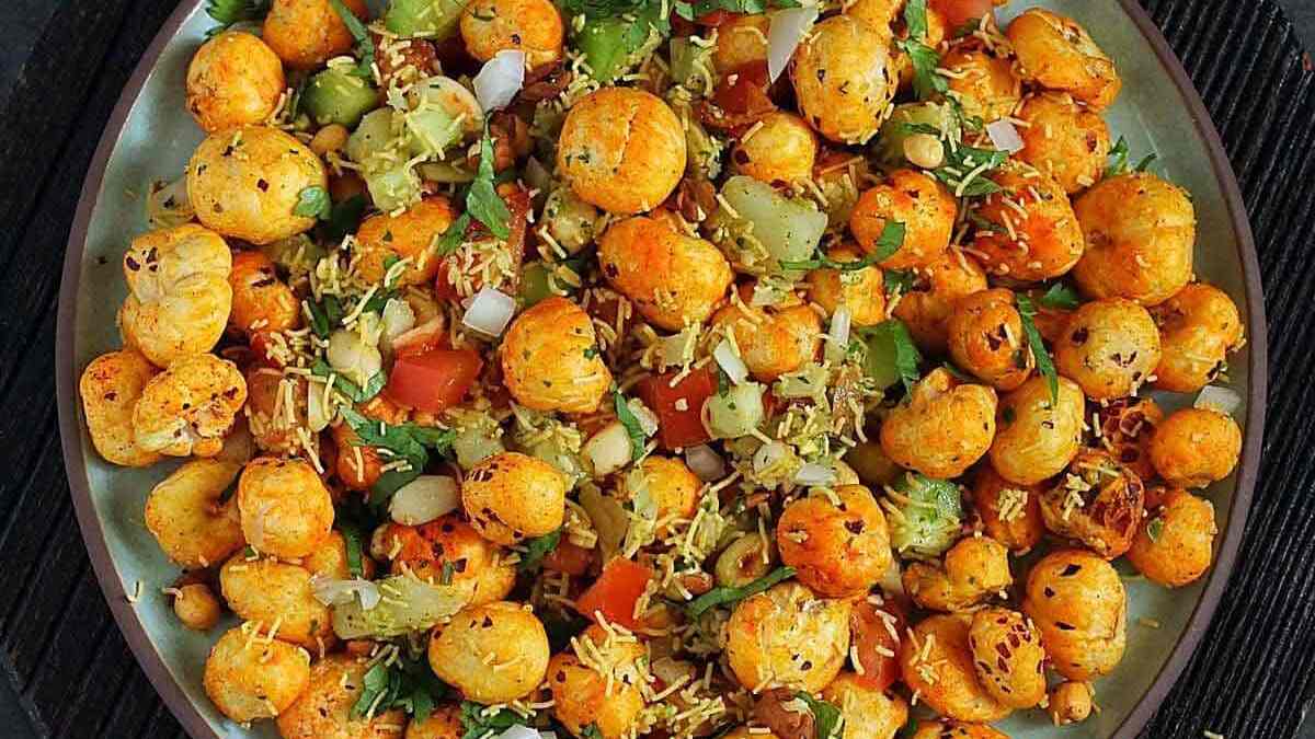 शाम के नाश्ते में बनाएं स्वादिष्ट और हेल्दी मखाना चाट, जानें आसान रेसिपी और जबरदस्त सेहत लाभ
