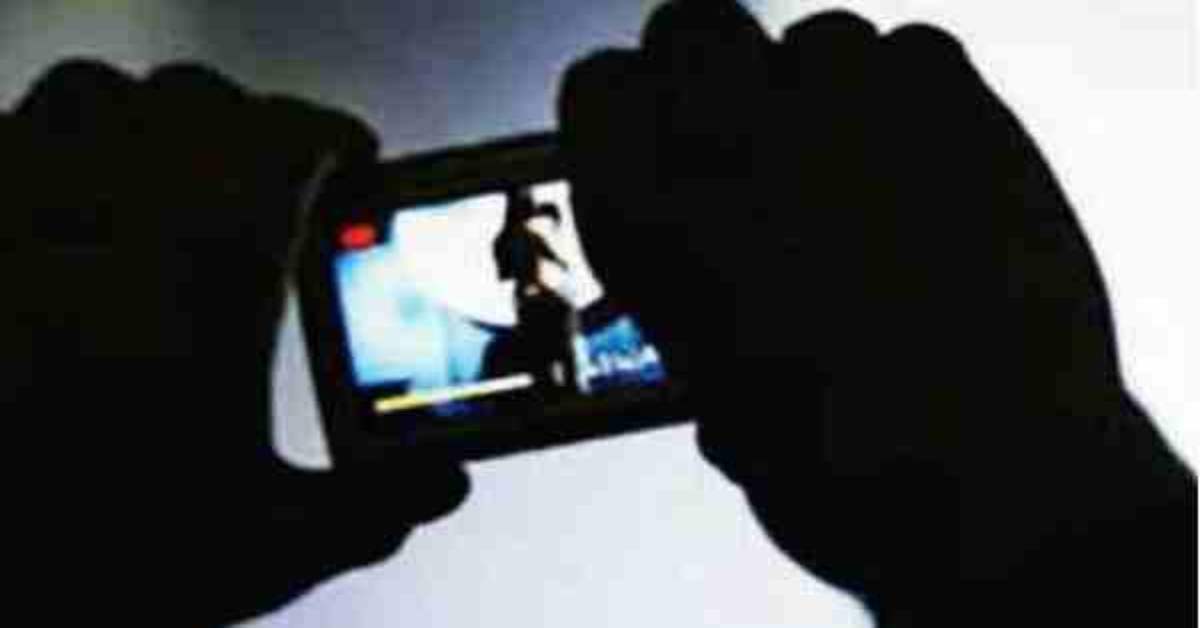 ‘बुलाने पर होटल नहीं आएगी तो…’,नहाते हुए युवती का बनाया अश्लील VIDEO, फिर युवक ने ब्लैकमेल कर…