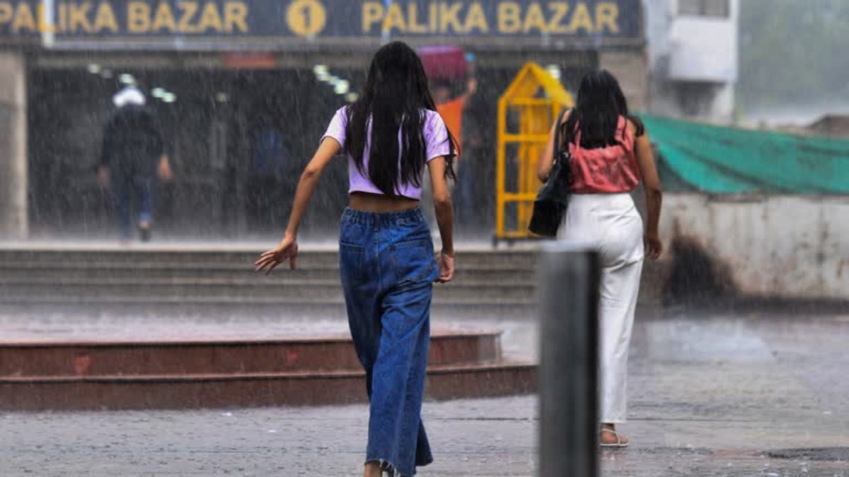 बारिश में भीग गए हैं? तुरंत बदलें कपड़े, वरना हो सकती हैं ये समस्याएं