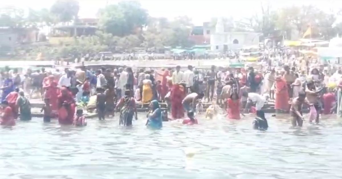Devshayani Ekadashi 2025: नर्मदा घाटों पर उमड़ा आस्था का सैलाब, 25,000 महिलाओं ने किया नर्मदा स्नान, जानिए देवशयनी एकादशी का महत्व