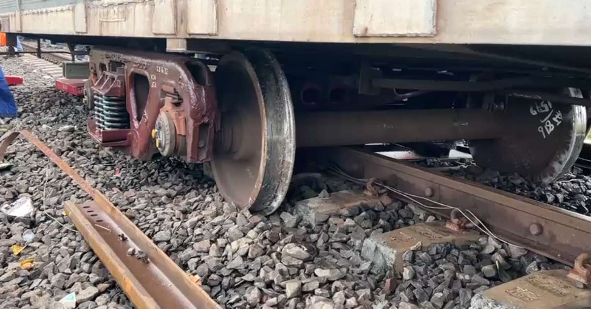 रायसेन में पटरी से उतरी मालगाड़ी की बोगी: ट्रैक बुरी तरह क्षतिग्रस्त, मौके पर पहुंचे रेलवे के आला अधिकारी