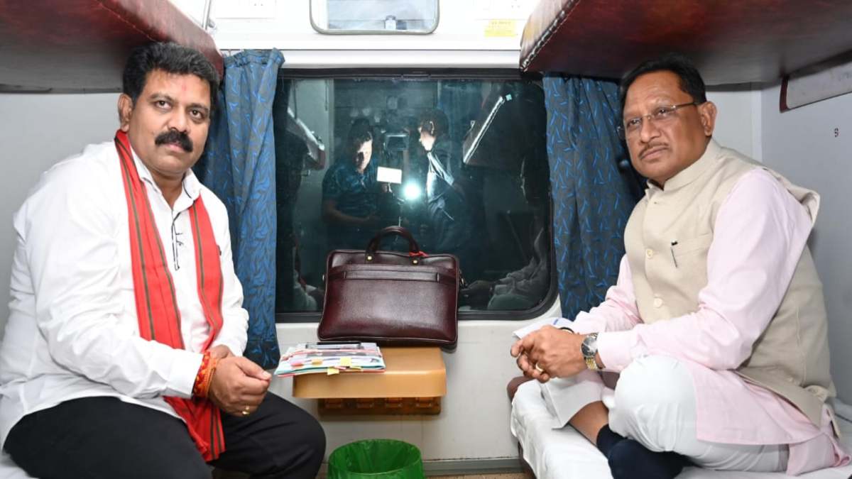 मैनपाट में कल से भाजपा का प्रशिक्षण शिविर : सीएम समेत कई BJP नेता ट्रेन से हुए रवाना, विष्णुदेव साय ने कहा – प्रशिक्षण शिविर से विकसित छत्तीसगढ़ बनाने में मिलेगा सहयोग