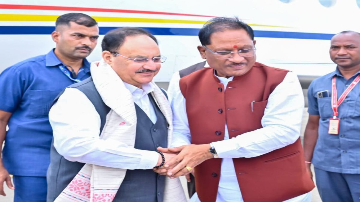 बारिश की वजह से अंबिकापुर एयरपोर्ट पर रुके रहे भाजपा राष्ट्रीय अध्यक्ष जेपी नड्डा, आधे घंटे बाद दिल्ली के लिए भरी उड़ान