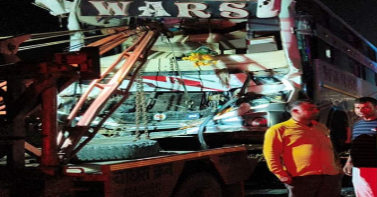 हाइवे, हादसा और हड़कंपः ट्रक से जा भिड़ी 60 यात्रियों को ले जा रही बस, मंजर देख लोगों की कांप गई रूह
