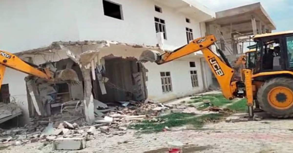 छांगुर बाबा की कोठी पर गरजा ‘बाबा’ का बुलडोजर, CM योगी बोले- हमारी सरकार बहन-बेटियों की गरिमा और…