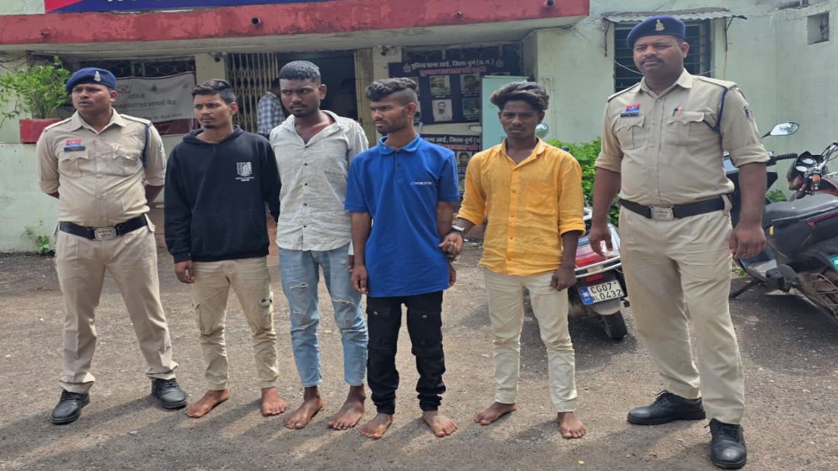 हत्या का खुलासा : सुनसान सड़क पर लूट के इरादे से की गई थी युवक की बेरहमी से हत्या, एक नाबालिग समेत 5 आरोपी गिरफ्तार