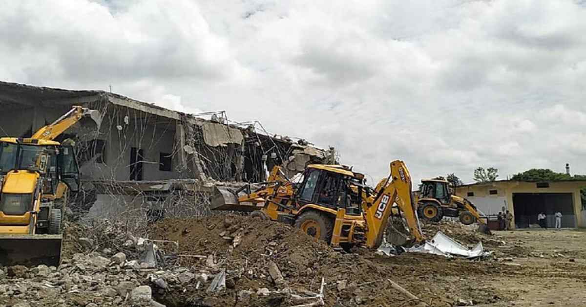 कोठी बनी खंडहरः 40 कमरे,10 बुलडोजर, 4.67 लाख का खर्च और खाक हो गई छांगुर बाबा की हवेली, ध्वस्तीकरण के पैसों की ऐसे होगी वसूली…