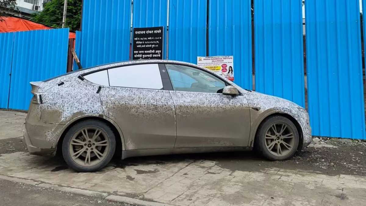 लॉन्च से पहले सड़कों पर दिखी Tesla Model Y, Mahindra-Tata को मिलेगी सीधी टक्कर