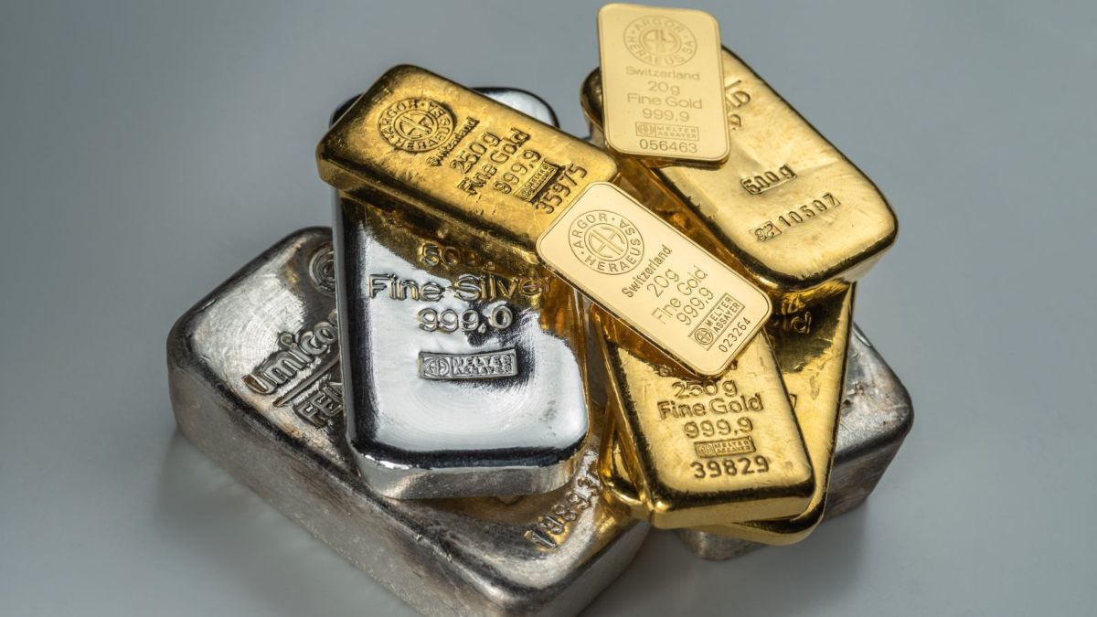 3 अंको में महंगा हुआ सोना, चांदी भी 4 अंक चढ़ी