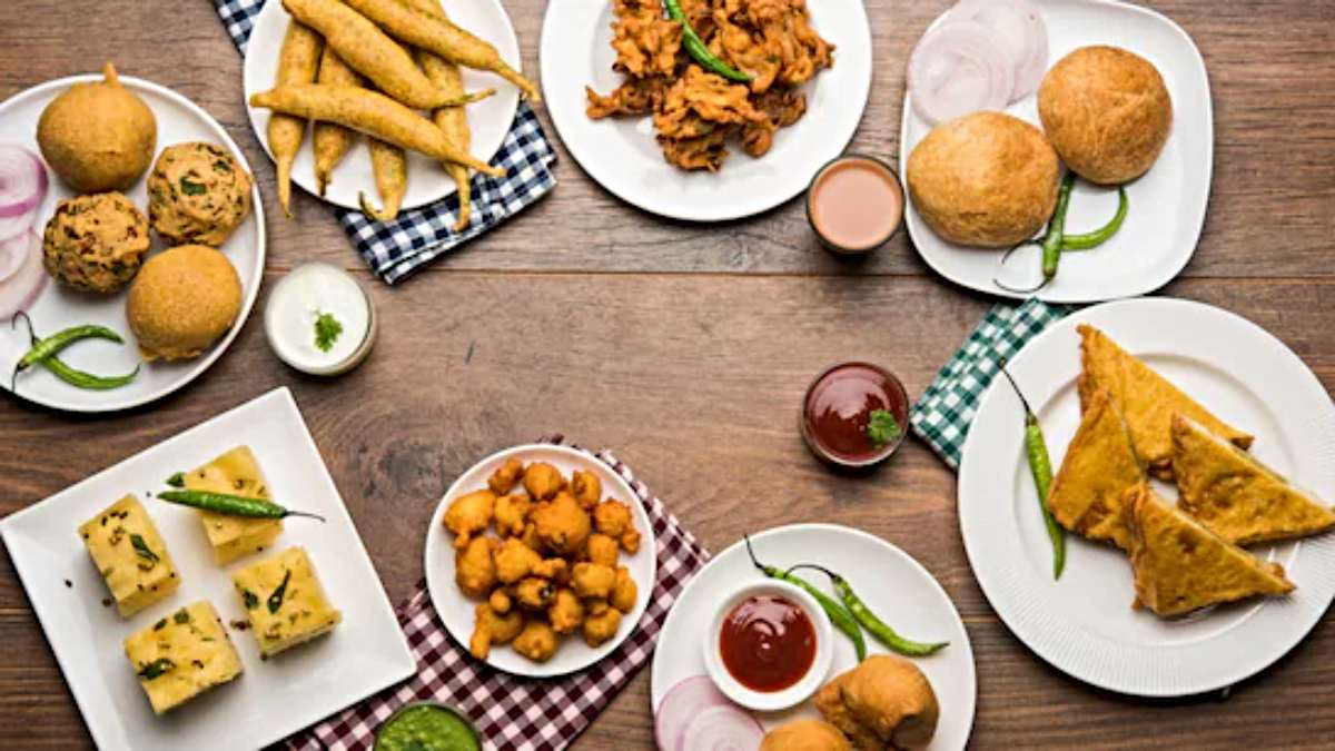 मानसून यात्रा में क्या खाएं? जानिए सेहतमंद और सुरक्षित स्नैक्स की पूरी लिस्ट