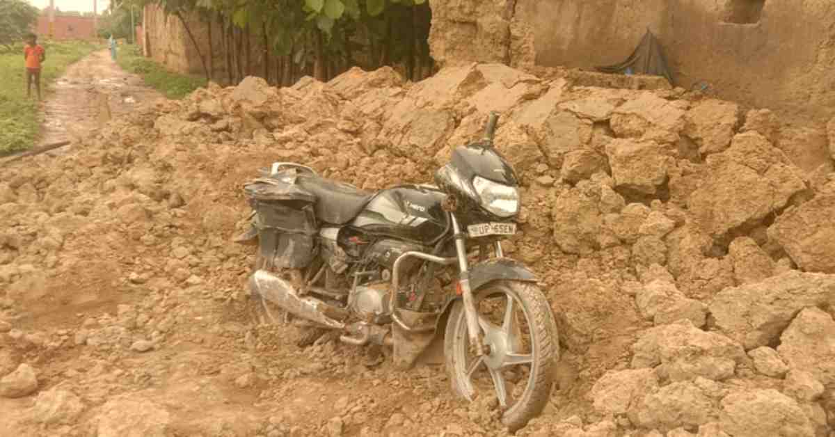 मिट्टी में मिली 2 जिंदगीः भर-भराकर गिरी कच्चे मकान की दीवार, बाइक सवार 2 भाइयों की मौत, जानिए कैसे घटी घटना…