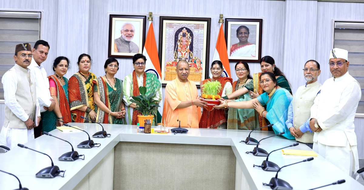 पर्वतीय महापरिषद ने सीएम योगी से की मुलाकात, हरेला पर्व की दी शुभकामनाएं