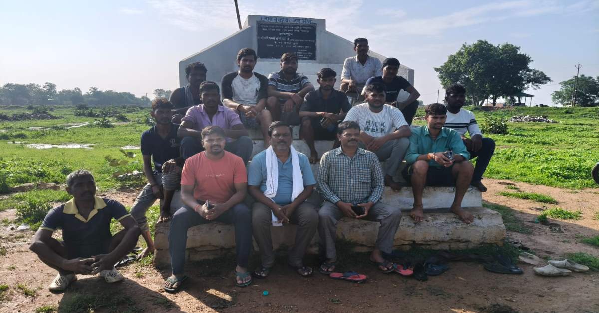 गजब हाल है! पार्क से बाबा साहब की प्रतिमा चुरा ले गए चोर, लोगों में आक्रोश, दोबारा मूर्ति लगाने में जुटा प्रशासन