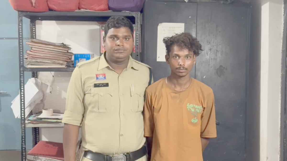 CG Crime : प्रेमिका को दूसरे के साथ देख आग बबूला हुआ प्रेमी, ब्लेड से किया हमला, युवक-युवती घायल, अरोपी गिरफ्तार