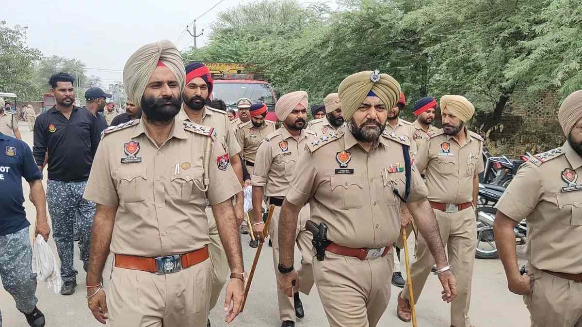 अमृतसर में BSF और NCB की बड़ी रेड: तीन हुक्का बार पर एक साथ छापेमारी, सात हुक्के बरामद