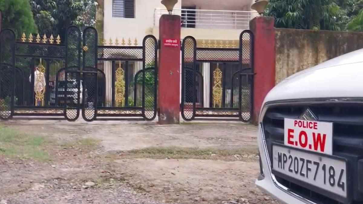 बड़ी खबरः डिप्टी कमिश्नर के घर EOW का छापा, आय से अधिक संपत्ति मामले में कार्रवाई जारी