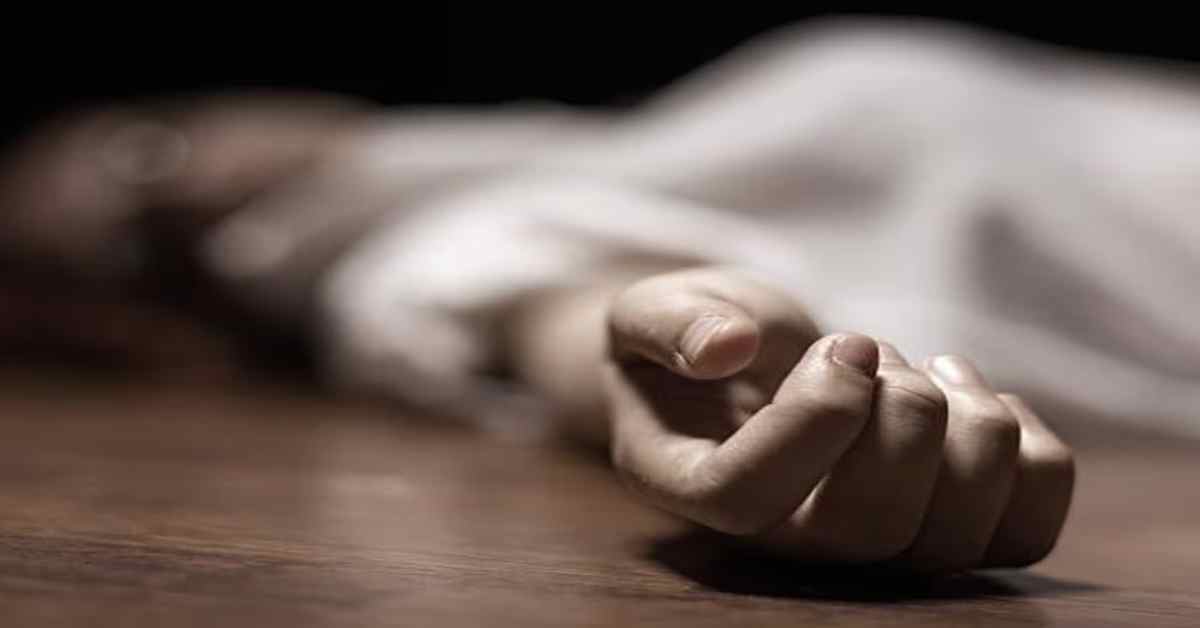 ये आत्महत्या है या फिर हत्या! फंदे से लटकी मिली महिला की लाश, पुलिस को मिली संदिग्ध चीजें, जांच से खुलेगा मौत का राज