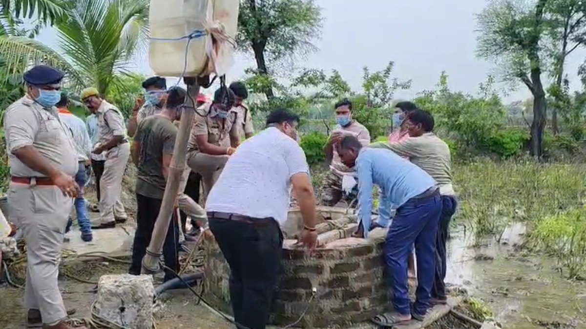 दर्दनाक हादसा: कुएं में सफाई के लिए उतरे चाचा-भतीजे की मौत, जहरीली गैस रिसाव होने से हुआ हादसा, गांव में पसरा मातम