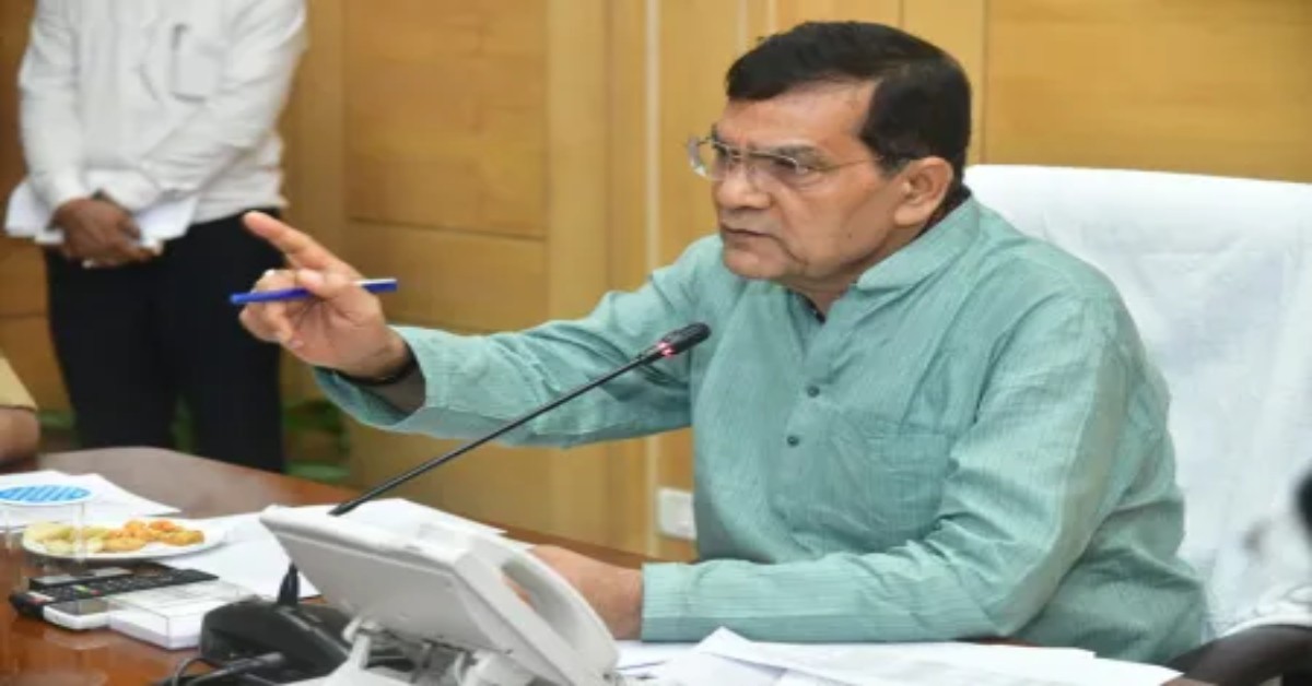 मैंने राम जी की तरह तीर छोड़ दिया तो राष्ट्रपति भवन तक कोई बचाने वाला नहीं होगा… मंत्री एके शर्मा ने अफसरों को हड़काया, बिजली आपूर्ति को लेकर दे डाली चेतावनी