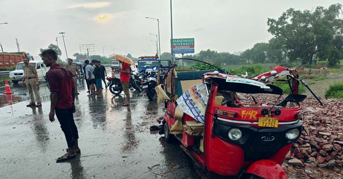 हादसा, खून के छीटे और मौत का मंजरः ऑटो को अज्ञात वाहन ने मारी ठोकर, 2 महिला और 1 बच्चे की गई जान, 3 गंभीर का हाल देख चीख पड़े लोग