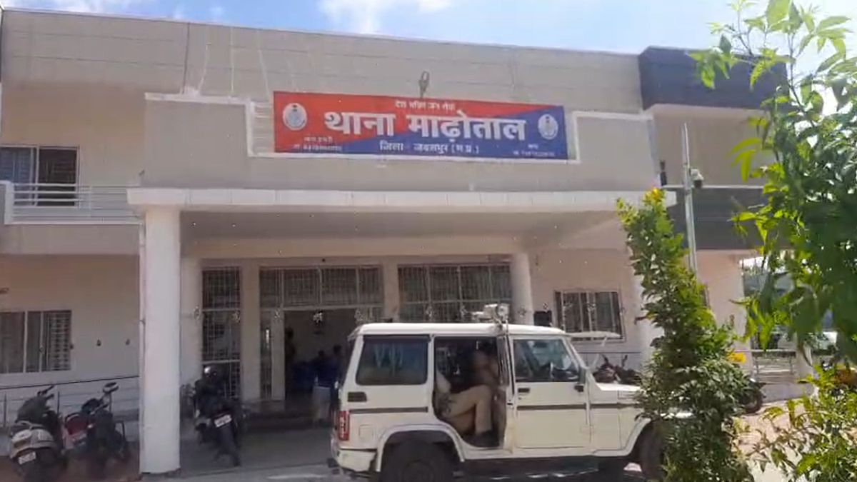सुसाइड मामलाः मृतक की पत्नी, साले और सास पर मामला दर्ज, खुद पर केरोसिन उड़ेल आग लगाकर की थी आत्महत्या