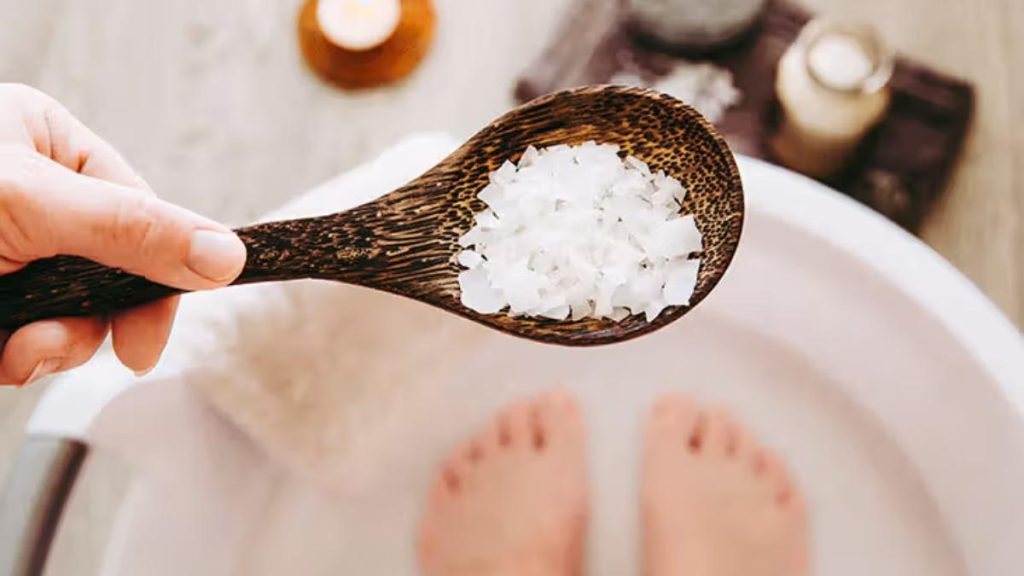 Benefits Of Rubbing Salt Before Bath