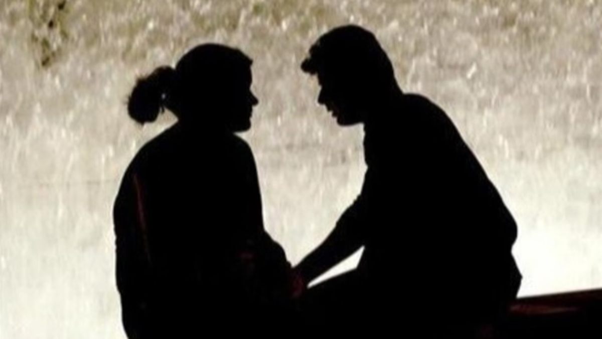 जालिम जमानाः प्रेमी प्रेमिका एक नहीं हो पाए तो दे दी जान, एक ने खाया जहर, दूसरे ने रेलवे ट्रैक पर कर ली खुदकुशी