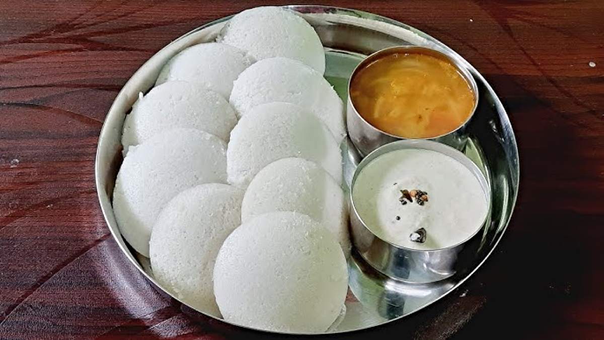 बनाना चाहते है होटल जैसी सॉफ्ट और सफेद इडली, तो बस फॉलो करें ये स्टेप्स