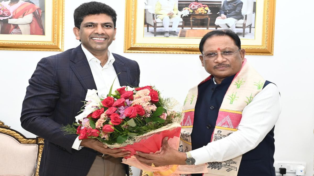 मुख्यमंत्री साय से केंद्रीय मंत्री डॉ. चन्द्रशेखर पेम्मासानी ने की मुलाकात, ग्रामीण विकास और माओवादी क्षेत्रों की प्रगति पर हुई चर्चा