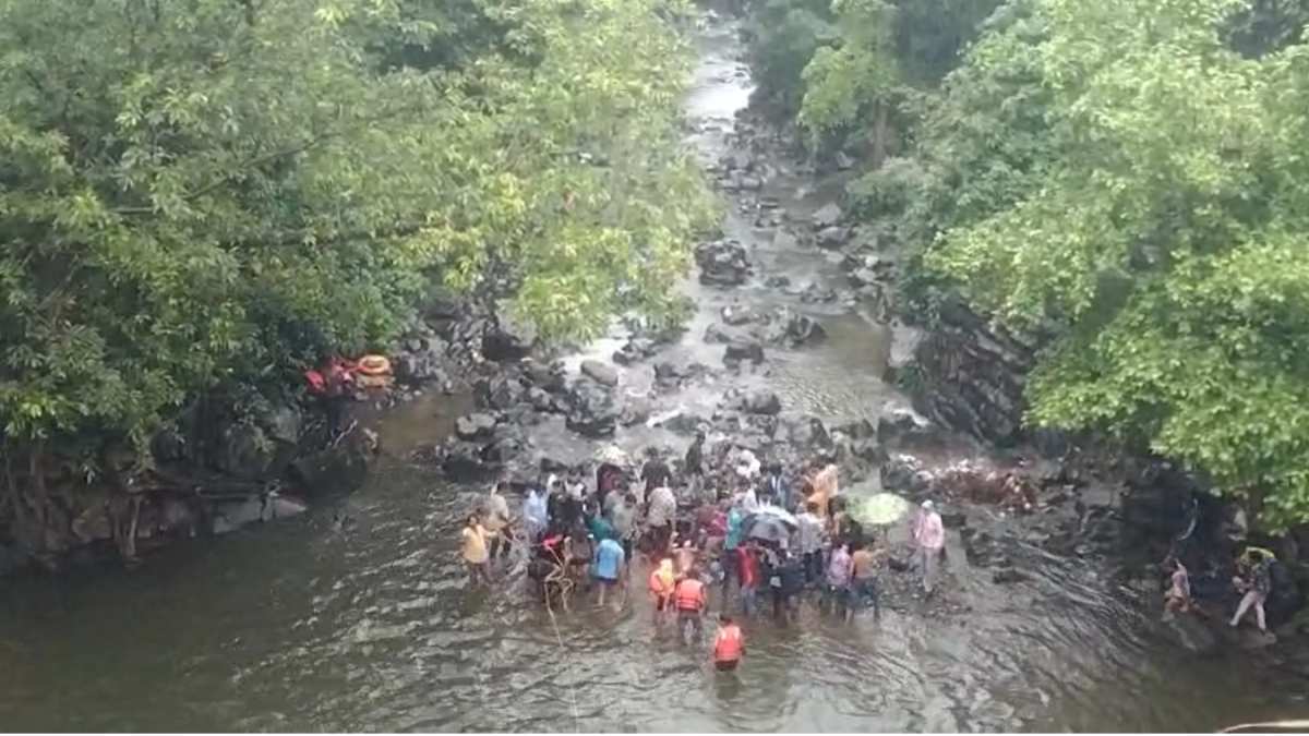 झरने में डूबे 2 छात्रों की लाश मिली: दोनों मृतक हैदराबाद के, इस मानसून सीजन में अब तक 7 लोगों की मौत