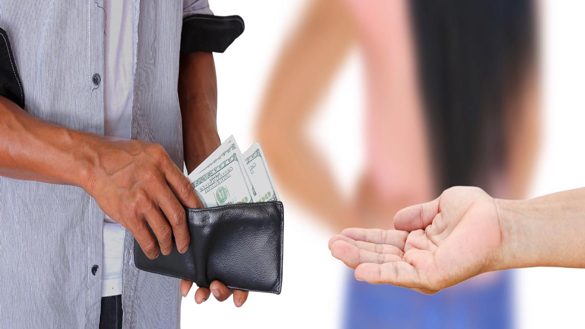 20,000 रुपये में बेच दिया अपने जिगर का टुकड़ा