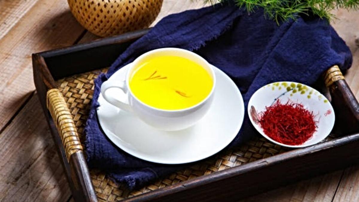 मानसून में पिएं केसर वाली चाय, स्वादिष्ट के साथ फायदेमंद भी