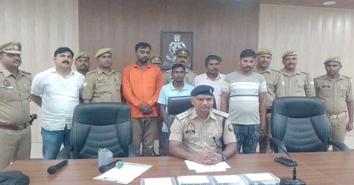 उड़ीसा से यूपी तक ‘गांजा एक्सप्रेस’: कार से नशे के खेप की सप्लाई, घर में गोदाम, जानिए कैसे खाकी ने 20 लाख के गांजे के साथ 4 सौदागरों को दबोचा…