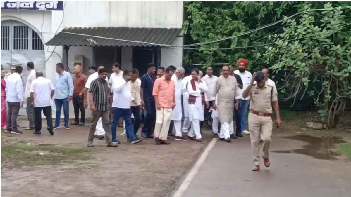 इंडिया गठबंधन के सांसदों ने जेल में बंद ननों से की मुलाकात, भाजपा सरकार पर अल्पसंख्यकों को प्रताड़ित करने का लगाया आरोप, कहा – कानूनी लड़ाई लड़ेंगे