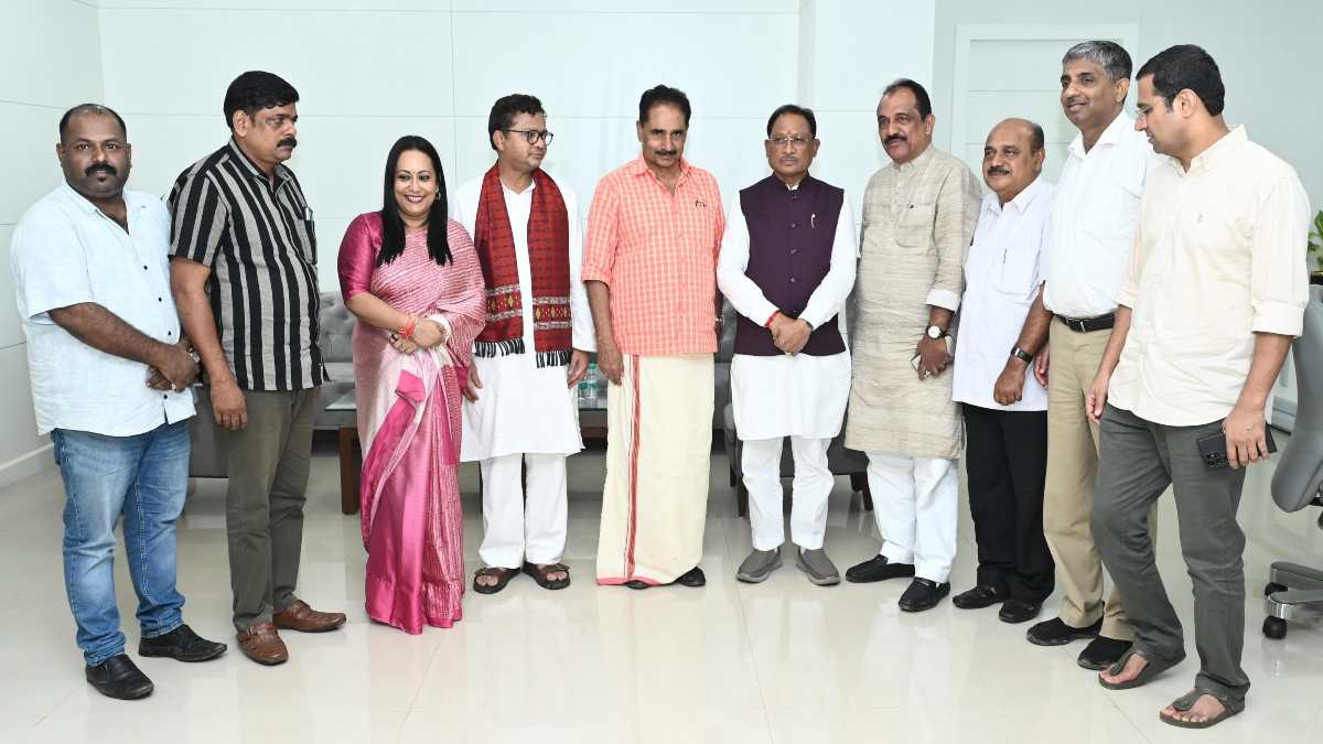 सीएम से केरल और ओडिशा के सांसदों के प्रतिनिधिमंडल ने की मुलाकात, साय ने कहा – छत्तीसगढ़ शांतिप्रिय प्रदेश, कानून अपना काम कर रहा