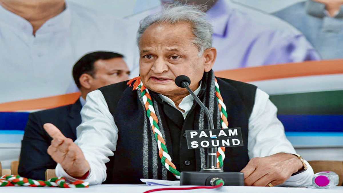 Rajasthan : पूर्व सीएम अशोक गहलोत लगातार कर रहे प्रदेश का दौरा, सोशल मीडिया पर भी सक्रिय, जानिए अचानक क्यों हुए एक्टिव