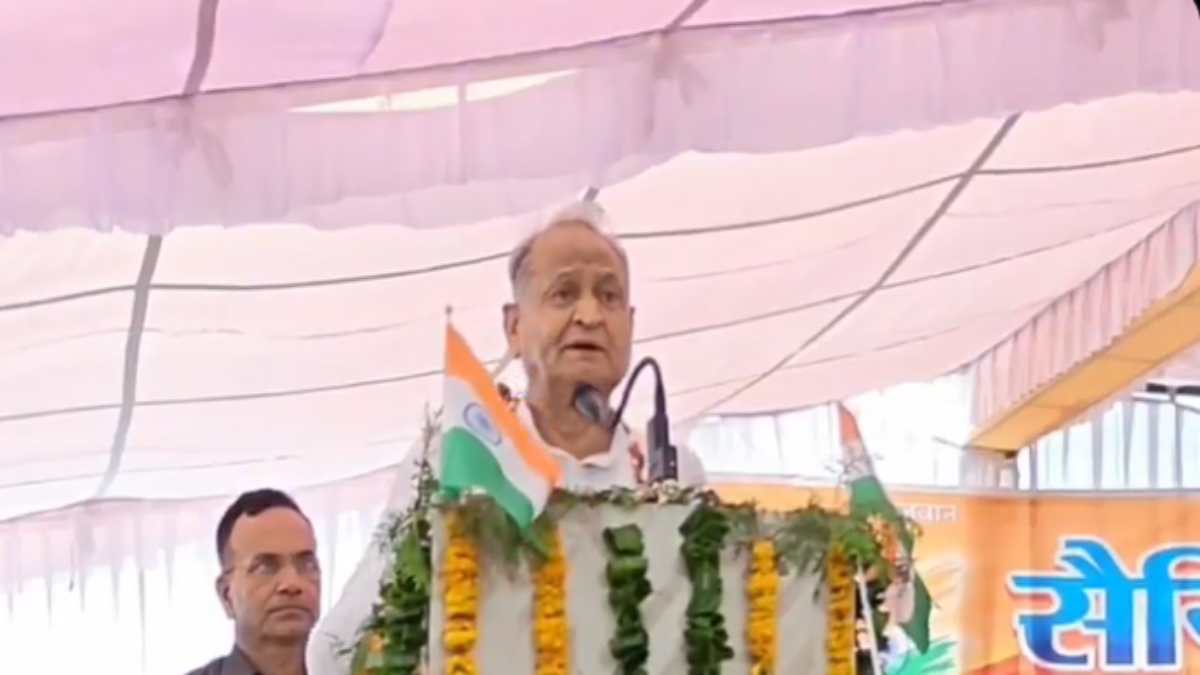 Video Viral : गहलोत ने सीएम भजनलाल को बताया मुन्नाभाई MBBS, कहा – …तो मैं खुद मुख्यमंत्री को माला पहनाऊंगा