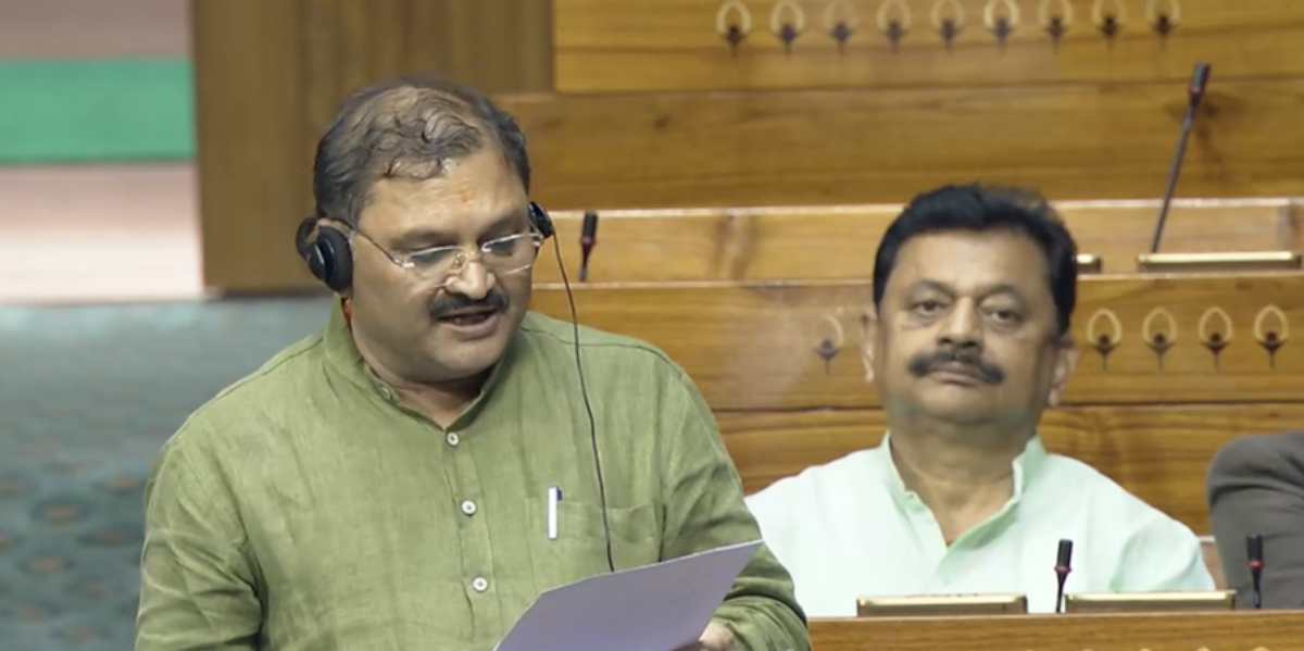 संसद में सांसद संतोष पांडेय ने कबीरधाम में बहुउद्देश्यीय खेल भवन निर्माण की रखी मांग, कहा – खेलों का प्रशिक्षण मिलने से क्षेत्र के युवा छत्तीसगढ़ का नाम करेंगे रोशन