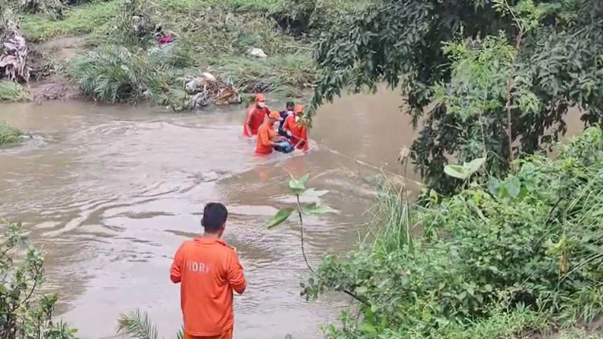 नदी में बही गर्भवती का शव तीसरे दिन मिलाः घटनास्थल से 5 किमी दूर झाड़ियों में फंसा मिला