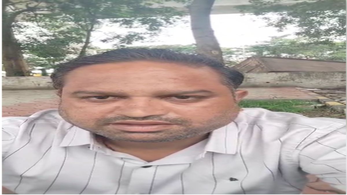 कपड़ा व्यापारी ने जहर खाकर कर ली आत्महत्याः सुसाइड से पहले बनाया वीडियो, प्रताड़ित करने वालों के नामों का किया जिक्र, पुलिस पूछताछ में जुटी